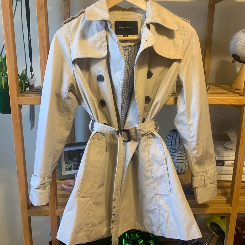 Classic Banana Republic Trench - petite